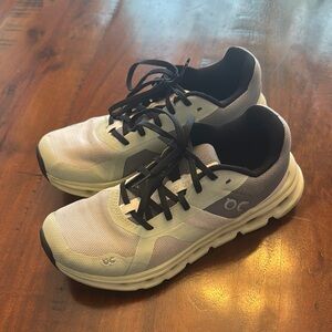 OnCloud Running White and Black Athletic Shoes with Cushioned Sole